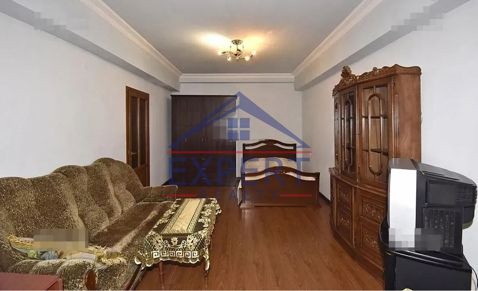ԿԵՆՏՐՈՆ, ԵԶՆԻԿ ԿՈՂԲԱՑԻ ՓՈՂՈՑ, 1 ՍԵՆՅԱԿ