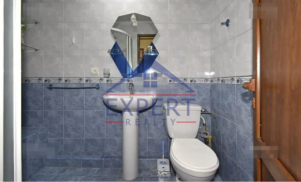 ԿԵՆՏՐՈՆ, ԵԶՆԻԿ ԿՈՂԲԱՑԻ ՓՈՂՈՑ, 1 ՍԵՆՅԱԿ