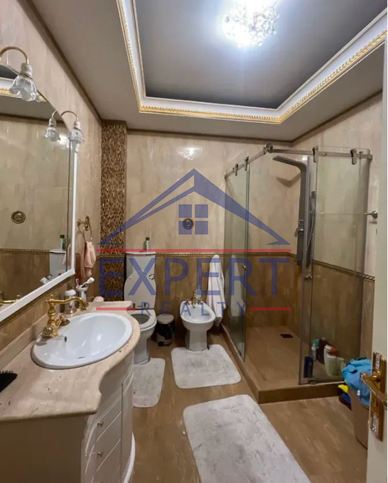 ԿԵՆՏՐՈՆ, ՊԱՊ ԹԱԳԱՎՈՐ ՓՈՂՈՑ, 3 ՍԵՆՅԱԿ