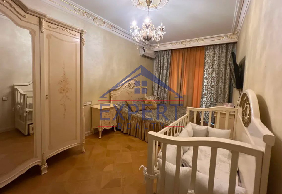 ԿԵՆՏՐՈՆ, ՊԱՊ ԹԱԳԱՎՈՐ ՓՈՂՈՑ, 3 ՍԵՆՅԱԿ