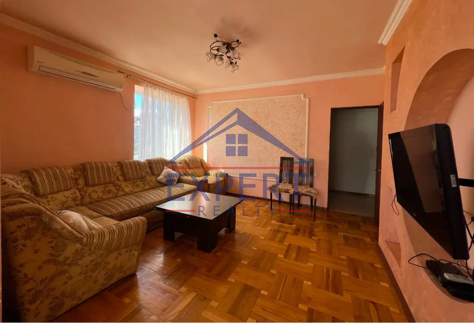 ԿԵՆՏՐՈՆ, ՊԱՐՈՆՅԱՆ ՓՈՂՈՑ, 2 ՍԵՆՅԱԿ