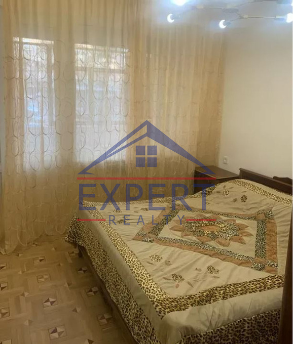 ԿԵՆՏՐՈՆ, ԵՐՎԱՆԴ ՔՈՉԱՐԻ ՓՈՂՈՑ, 3 ՍԵՆՅԱԿ