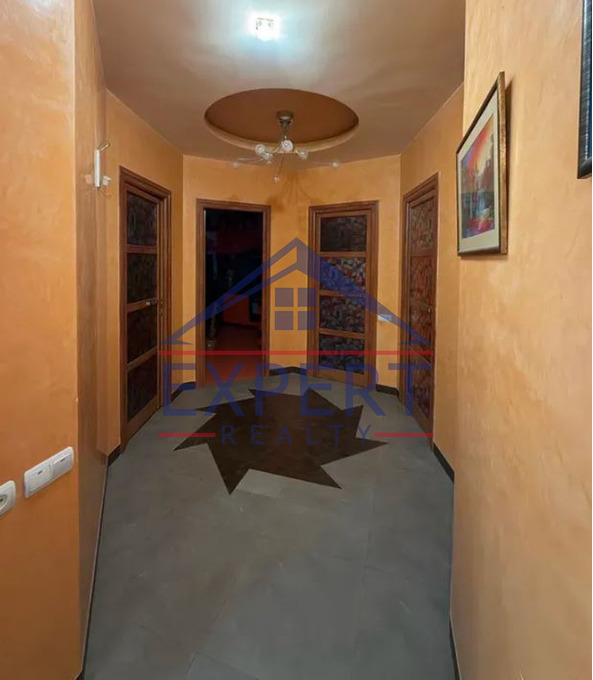 ԱՋԱՓՆՅԱԿ, ՄԵԼՔՈՒՄՈՎ ՓՈՂՈՑ, 3 ՍԵՆՅԱԿ