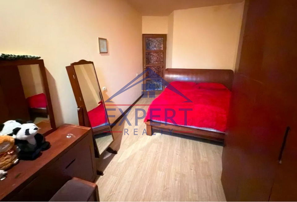 ԱՋԱՓՆՅԱԿ, ՄԵԼՔՈՒՄՈՎ ՓՈՂՈՑ, 3 ՍԵՆՅԱԿ