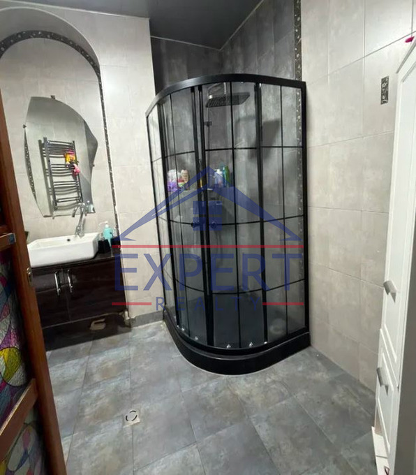 ԱՋԱՓՆՅԱԿ, ՄԵԼՔՈՒՄՈՎ ՓՈՂՈՑ, 3 ՍԵՆՅԱԿ