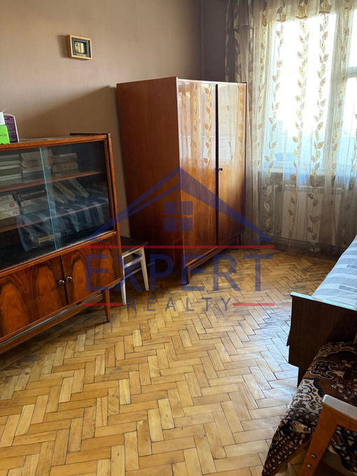 ՔԱՆԱՔԵՌ-ԶԵՅԹՈՒՆ, ՊԱՐՈՒՅՐ ՍԵՎԱԿԻ ՓՈՂՈՑ, 4 ՍԵՆՅԱԿ