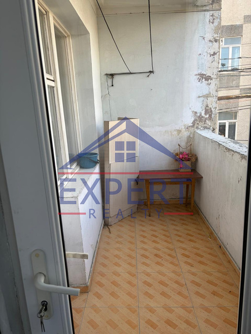 ՔԱՆԱՔԵՌ-ԶԵՅԹՈՒՆ, ՊԱՐՈՒՅՐ ՍԵՎԱԿԻ ՓՈՂՈՑ, 4 ՍԵՆՅԱԿ
