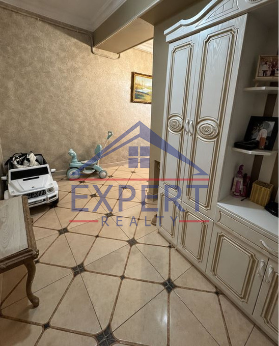 ԱՎԱՆ-ԱՌԻՆՋ, 1-ԻՆ ՄԻԿՐՈՇՐՋԱՆ, 4 ՍԵՆՅԱԿ