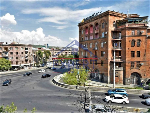 ԿԵՆՏՐՈՆ, ՊԱՐՈՆՅԱՆ ՓՈՂՈՑ, 400 ՔՄ