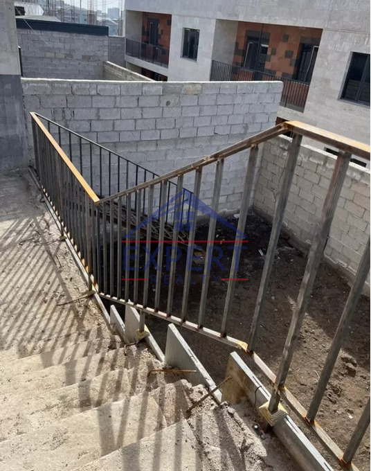 ԱՎԱՆ, ՊԵՏՐՈՍ ԴՈՒՐՅԱՆ 10-ՐԴ ՓՈՂՈՑ, 2 ՀԱՐԿԱՆԻ ԹԱՈՒՆՀԱՈՒՍ