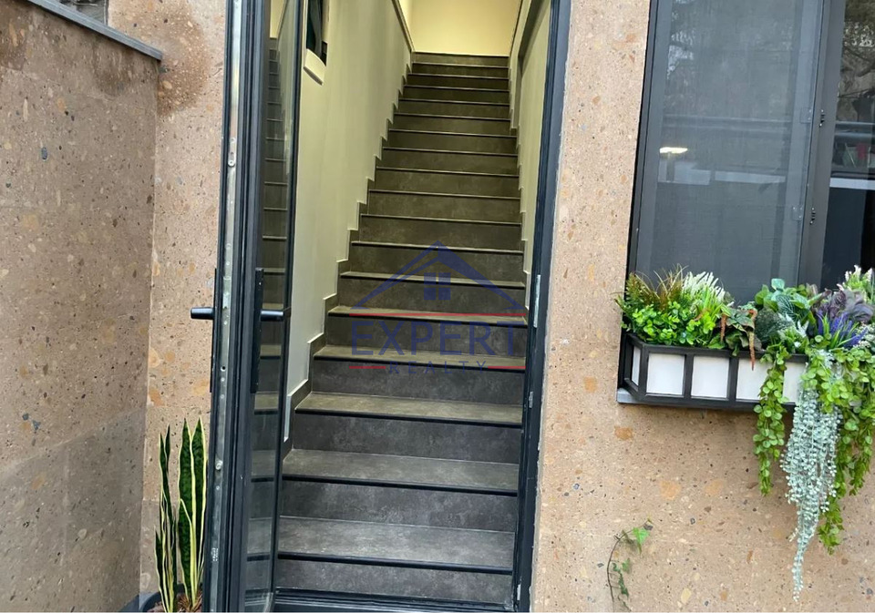 ԿԵՆՏՐՈՆ, ԽՈՐԵՆԱՑՈՒ ՓՈՂՈՑ, 3 ՍԵՆՅԱԿ