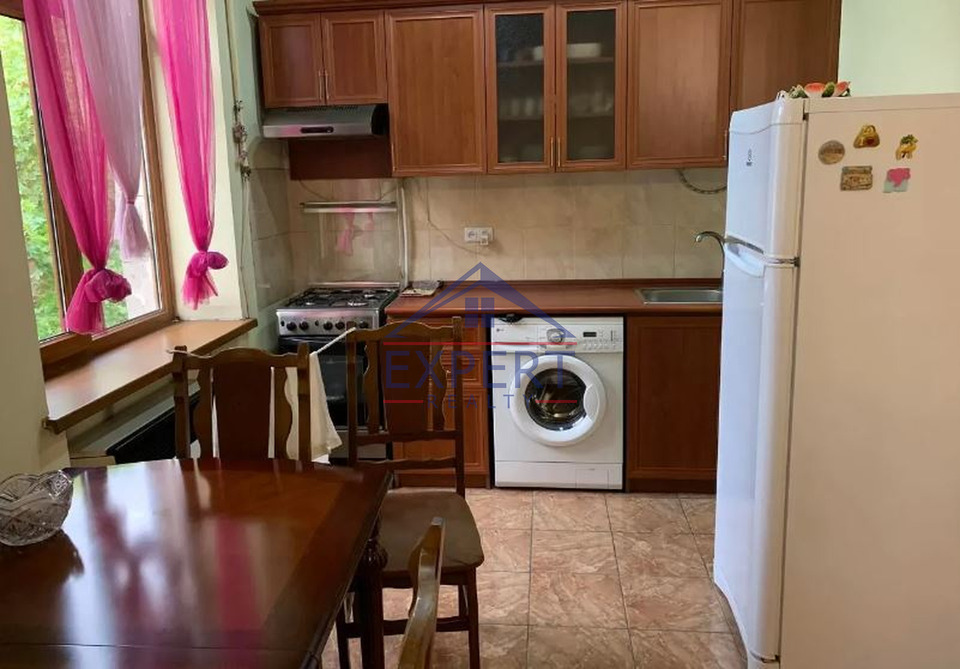 ԱՐԱԲԿԻՐ, ԱԶԱՏՈՒԹՅԱՆ ՊՈՂՈՏԱ, 1 ՍԵՆՅԱԿ