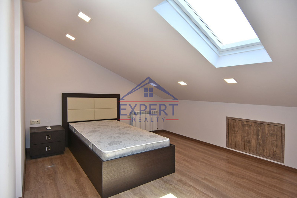 ԿԵՆՏՐՈՆ, ՎԱՀԱՆ ՏԵՐՅԱՆ ՓՈՂՈՑ, 5 ՍԵՆՅԱԿ