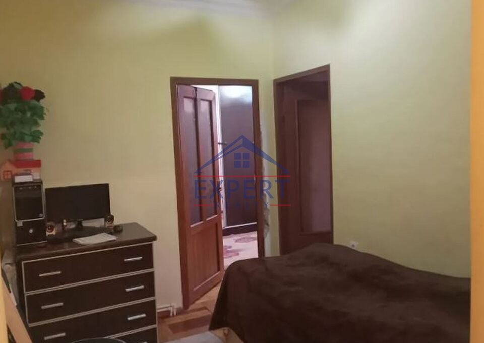 ՔԱՆԱՔԵՌ ԶԵՅԹՈՒՆ, ՄԵԼԻՔ ՄԵԼԻՔՅԱՆ ՓՈՂՈՑ, 4 ՍԵՆՅԱԿ