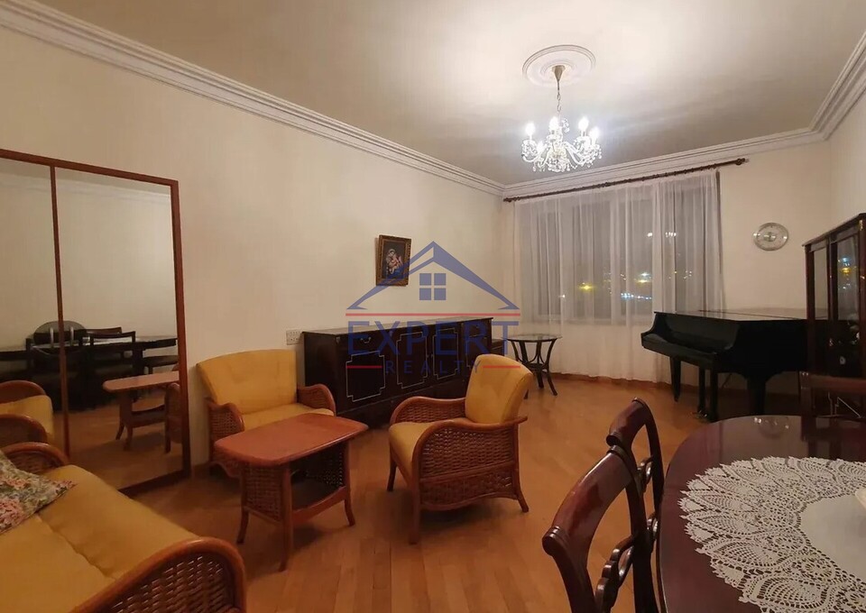Կենտրոն/Չարենցի  փողոց,2 սենյականոց,50 քմ․