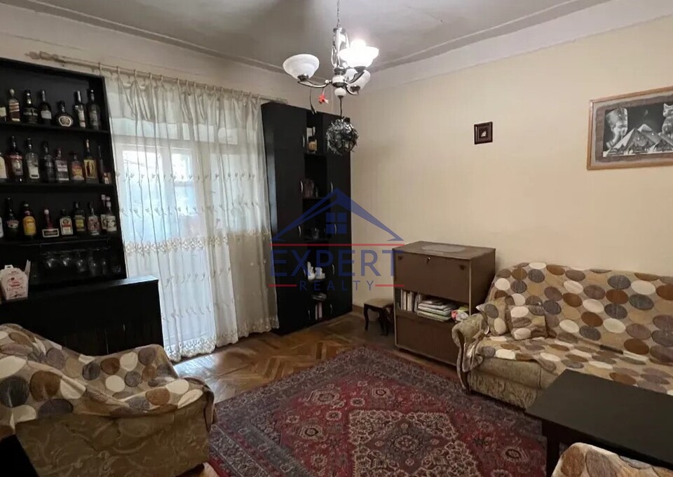 ԿԵՆՏՐՈՆ, ՆԱՐ ԴՈՍԻ ՓՈՂՈՑ, 2 ՍԵՆՅԱԿ