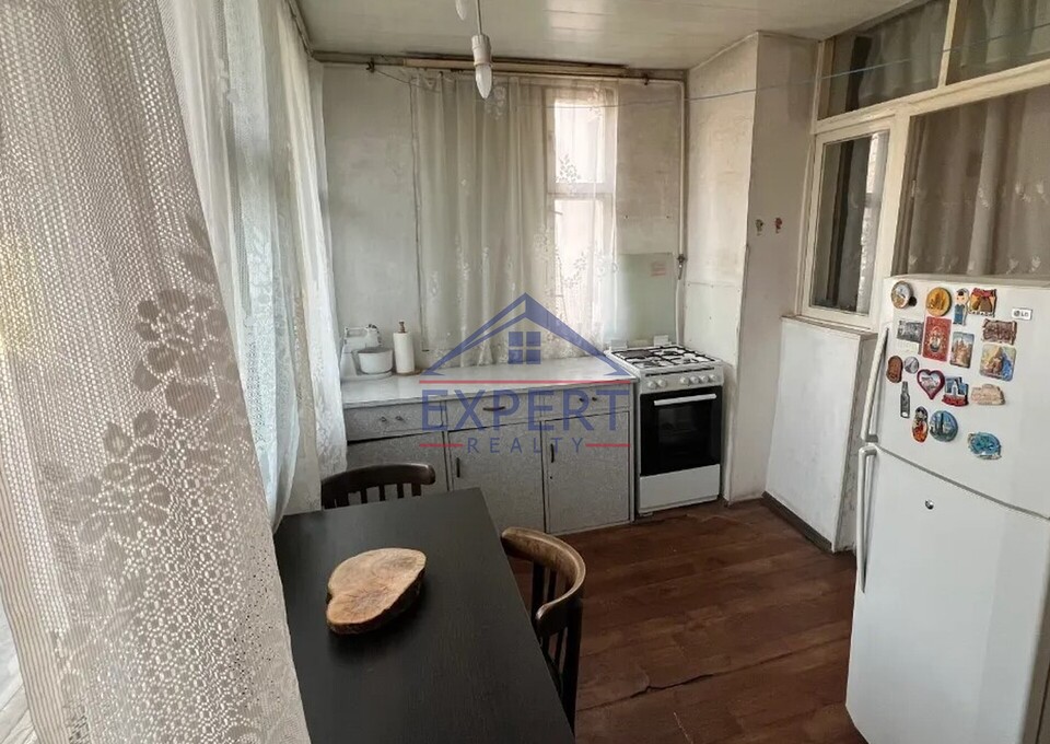 ԿԵՆՏՐՈՆ, ՆԱՐ ԴՈՍԻ ՓՈՂՈՑ, 2 ՍԵՆՅԱԿ