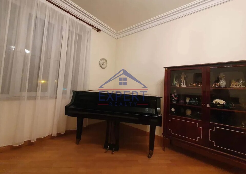 ԿԵՆՏՐՈՆ, ՉԱՐԵՆՑԻ ՓՈՂՈՑ, 2 ՍԵՆՅԱԿ