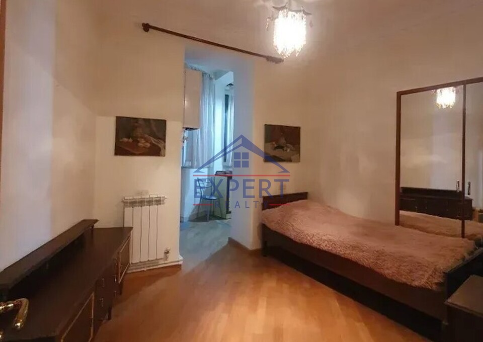 ԿԵՆՏՐՈՆ, ՉԱՐԵՆՑԻ ՓՈՂՈՑ, 2 ՍԵՆՅԱԿ