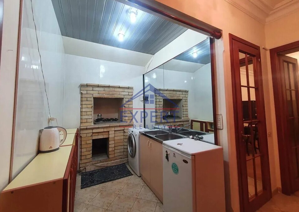 ԿԵՆՏՐՈՆ, ՉԱՐԵՆՑԻ ՓՈՂՈՑ, 2 ՍԵՆՅԱԿ