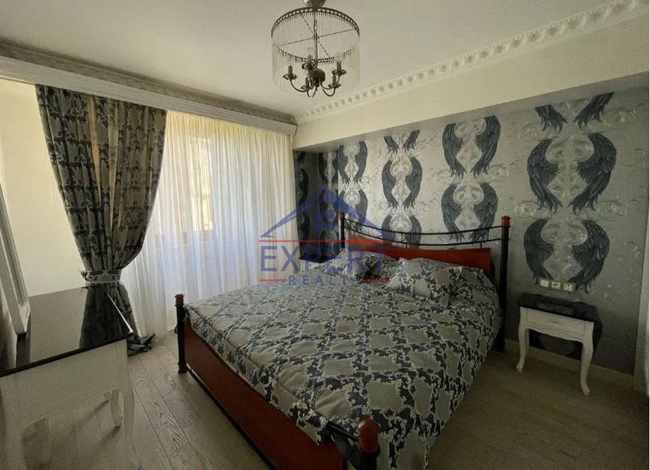 ԿԵՆՏՐՈՆ, ԵՐՎԱՆԴ ՔՈՉԱՐԻ ՓՈՂՈՑ, 3 ՍԵՆՅԱԿ
