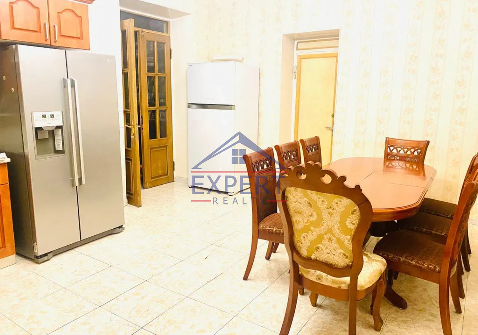 Կենտրոն, Գրիգոր Հարությունյան, 450քմ․, 7սենյակ, 3 հարկ