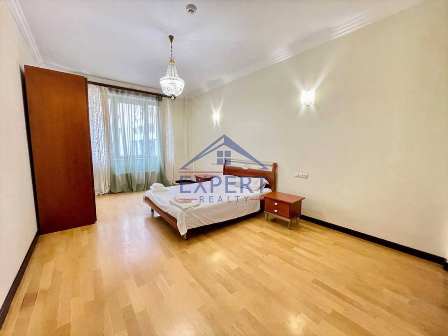 ԿԵՆՏՐՈՆ, ՀՅՈՒՍԻՍԱՅԻՆ ՊՈՂՈՏԱ, 3 ՍԵՆՅԱԿ