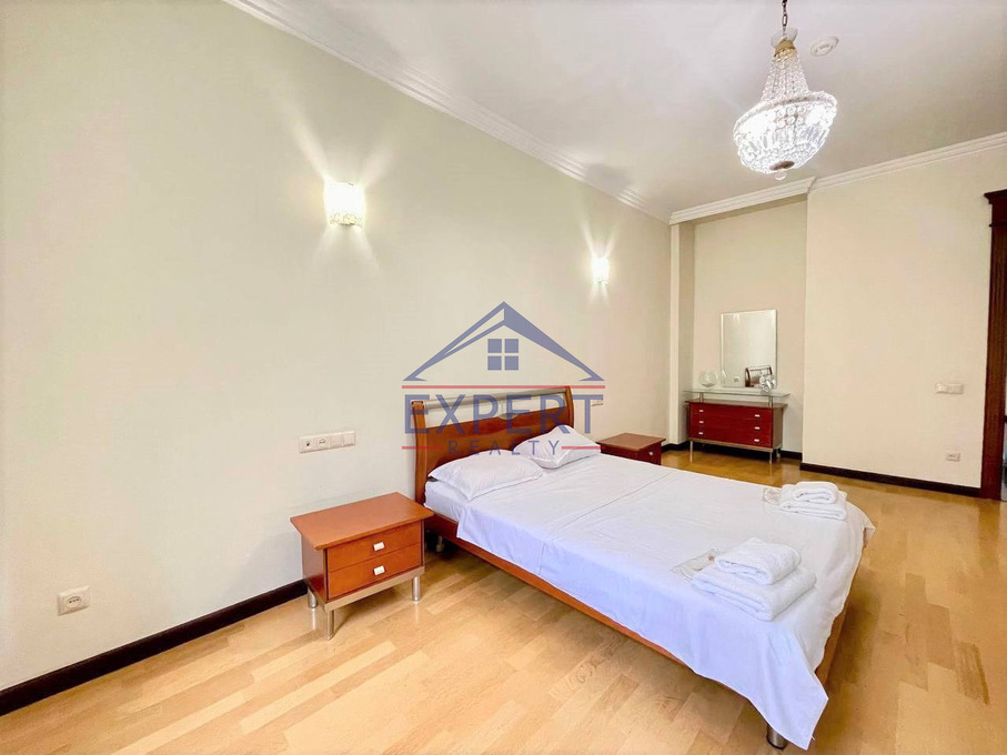 ԿԵՆՏՐՈՆ, ՀՅՈՒՍԻՍԱՅԻՆ ՊՈՂՈՏԱ, 3 ՍԵՆՅԱԿ