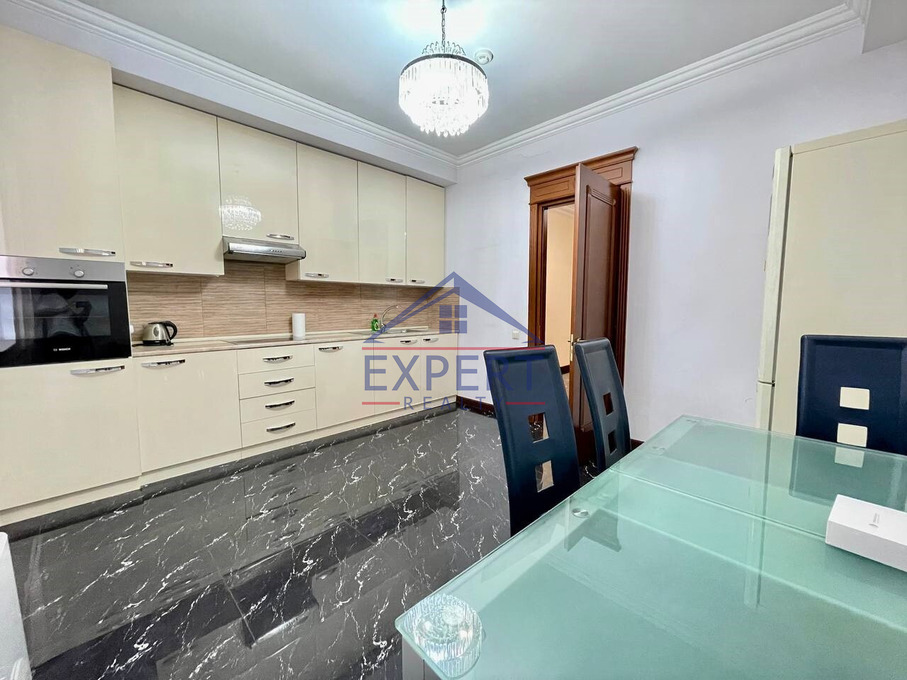 ԿԵՆՏՐՈՆ, ՀՅՈՒՍԻՍԱՅԻՆ ՊՈՂՈՏԱ, 3 ՍԵՆՅԱԿ