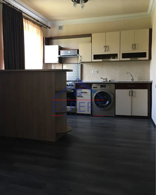 ՇԵՆԳԱՎԻԹ, ԲԱԳՐԱՏՈՒՆՅԱՑ ՓՈՂՈՑ, 1 ՍԵՆՅԱԿ