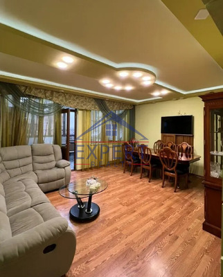 ԱՐԱԲԿԻՐ, ՎԻԿՏՈՐ ՀԱՄԲԱՐՁՈՒՄՅԱՆ ՓՈՂՈՑ, 3 ՍԵՆՅԱԿ