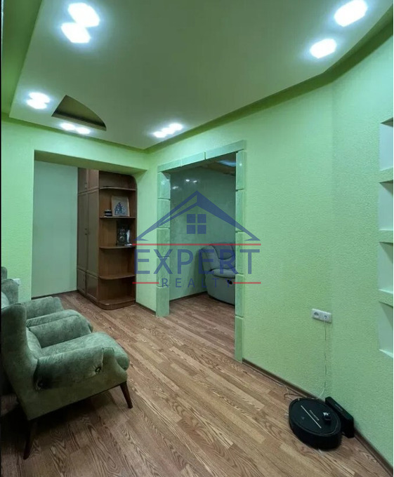 ԱՐԱԲԿԻՐ, ՎԻԿՏՈՐ ՀԱՄԲԱՐՁՈՒՄՅԱՆ ՓՈՂՈՑ, 3 ՍԵՆՅԱԿ