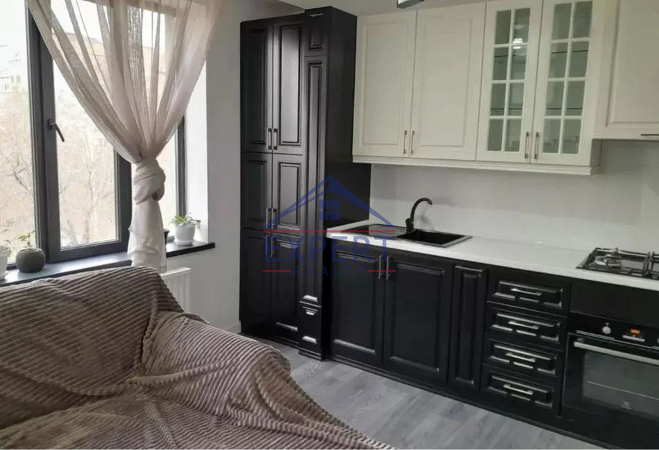 ԷՐԵԲՈՒՆԻ, ԱԶԱՏԱՄԱՐՏԻԿՆԵՐԻ ՓՈՂՈՑ, 2 ՍԵՆՅԱԿ