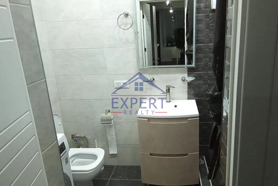 ԷՐԵԲՈՒՆԻ, ԱԶԱՏԱՄԱՐՏԻԿՆԵՐԻ ՓՈՂՈՑ, 2 ՍԵՆՅԱԿ