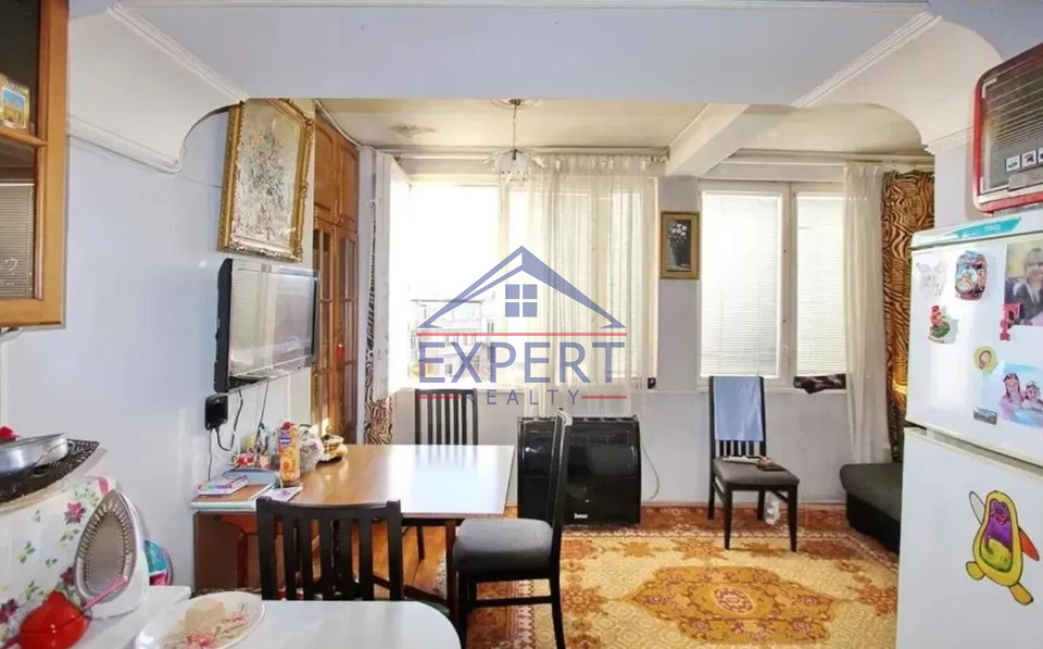 ԿԵՆՏՐՈՆ, ՄԱՇՏՈՑԻ ՊՈՂՈՏԱ, 1 ՍԵՆՅԱԿ