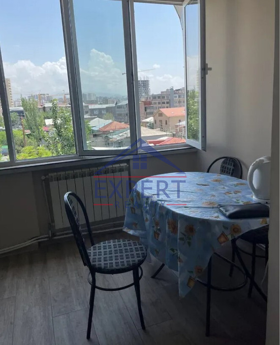 ԱՐԱԲԿԻՐ, ԿՈՄԻՏԱՍԻ ՊՈՂՈՏԱ, 3 ՍԵՆՅԱԿ