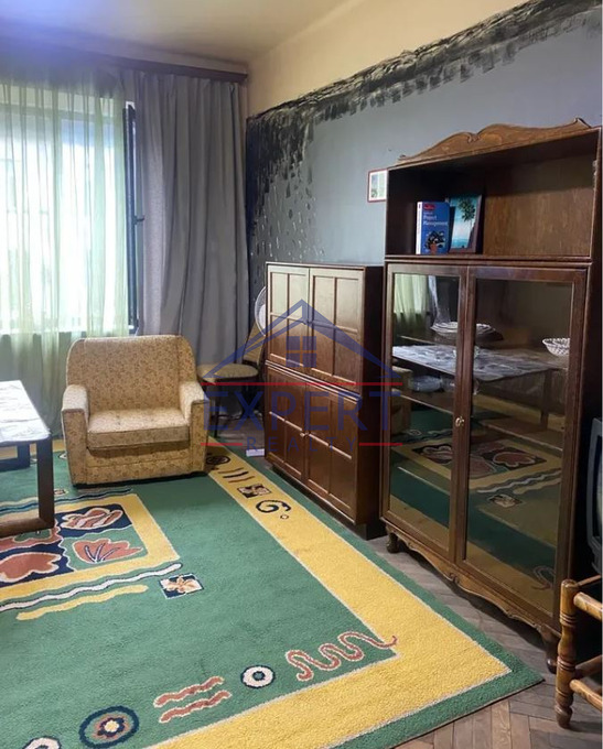 ԿԵՆՏՐՈՆ, ՆԱԼԲԱՆԴՅԱՆ ՓՈՂՈՑ, 1 ՍԵՆՅԱԿ