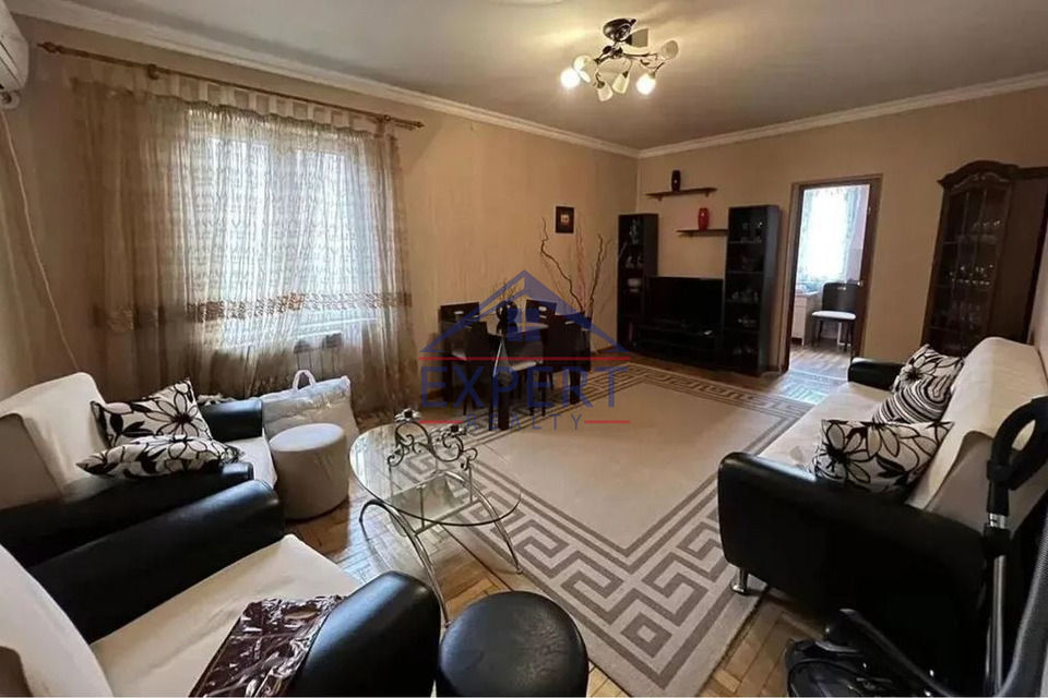 ԿԵՆՏՐՈՆ, ՔԱՋԱԶՆՈՒՆՈՒ ՓՈՂՈՑ, 2 ՍԵՆՅԱԿ