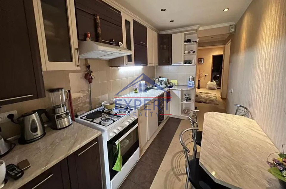 ԿԵՆՏՐՈՆ, ՔԱՋԱԶՆՈՒՆՈՒ ՓՈՂՈՑ, 2 ՍԵՆՅԱԿ