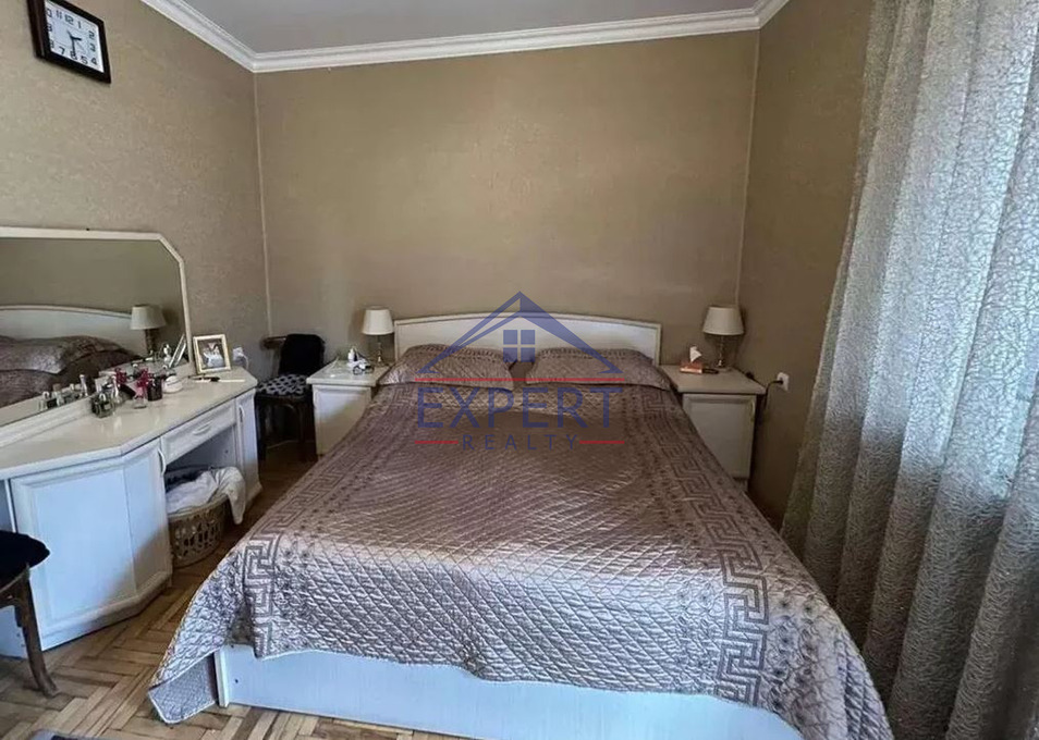 ԿԵՆՏՐՈՆ, ՔԱՋԱԶՆՈՒՆՈՒ ՓՈՂՈՑ, 2 ՍԵՆՅԱԿ