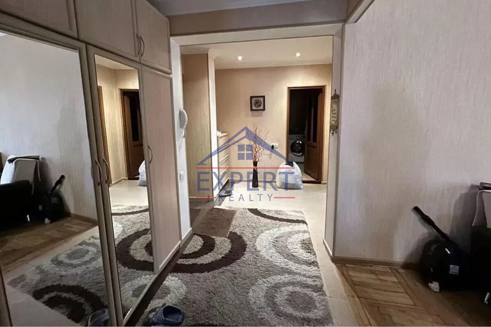 ԿԵՆՏՐՈՆ, ՔԱՋԱԶՆՈՒՆՈՒ ՓՈՂՈՑ, 2 ՍԵՆՅԱԿ