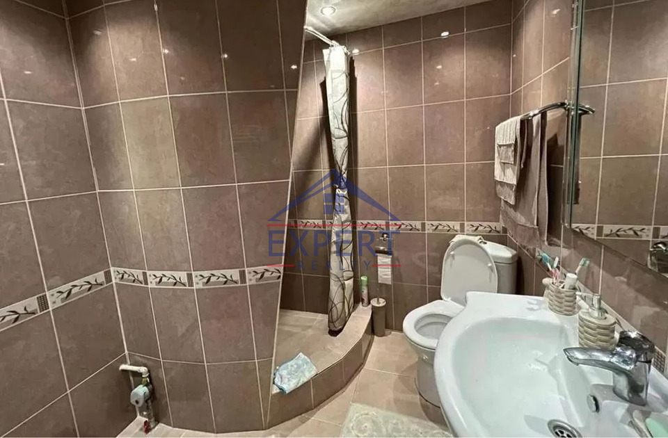 ԿԵՆՏՐՈՆ, ՔԱՋԱԶՆՈՒՆՈՒ ՓՈՂՈՑ, 2 ՍԵՆՅԱԿ