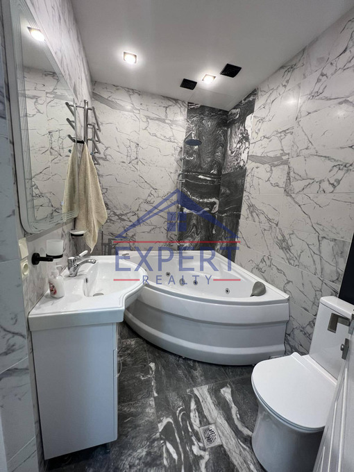 ՔԱՆԱՔԵՌ-ԶԵՅԹՈՒՆ, ԴԱՎԻԹ ԱՆՀԱՂԹ, 4 ՍԵՆՅԱԿ