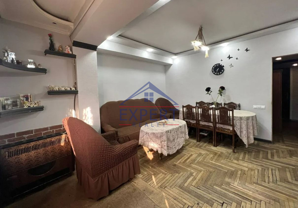 ԱՎԱՆ, ՀՐԱՉՅԱ ԱՃԵՄՅԱՆ ՓՈՂՈՑ, 3 ՍԵՆՅԱԿ