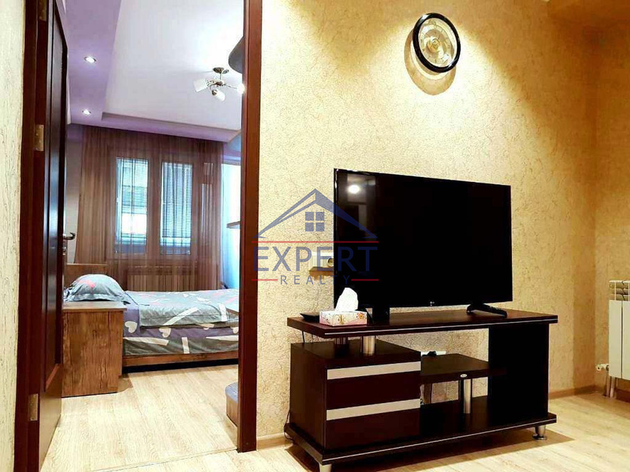 ԿԵՆՏՐՈՆ, ՀԻՆ ԵՐԵՒԱՆՑՈՒ ՓՈՂՈՑ, 3 ՍԵՆՅԱԿ