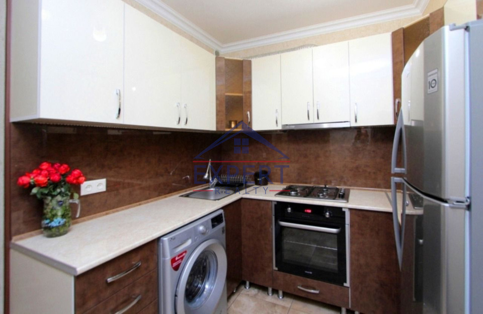 ԿԵՆՏՐՈՆ, ՀԻՆ ԵՐԵՒԱՆՑՈՒ ՓՈՂՈՑ, 3 ՍԵՆՅԱԿ