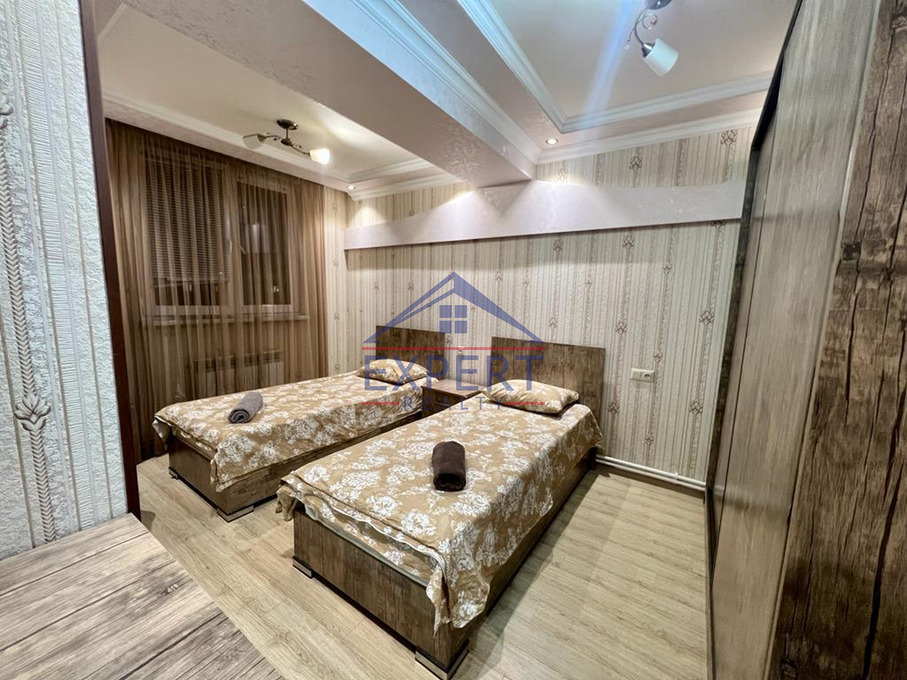 ԿԵՆՏՐՈՆ, ՀԻՆ ԵՐԵՒԱՆՑՈՒ ՓՈՂՈՑ, 3 ՍԵՆՅԱԿ