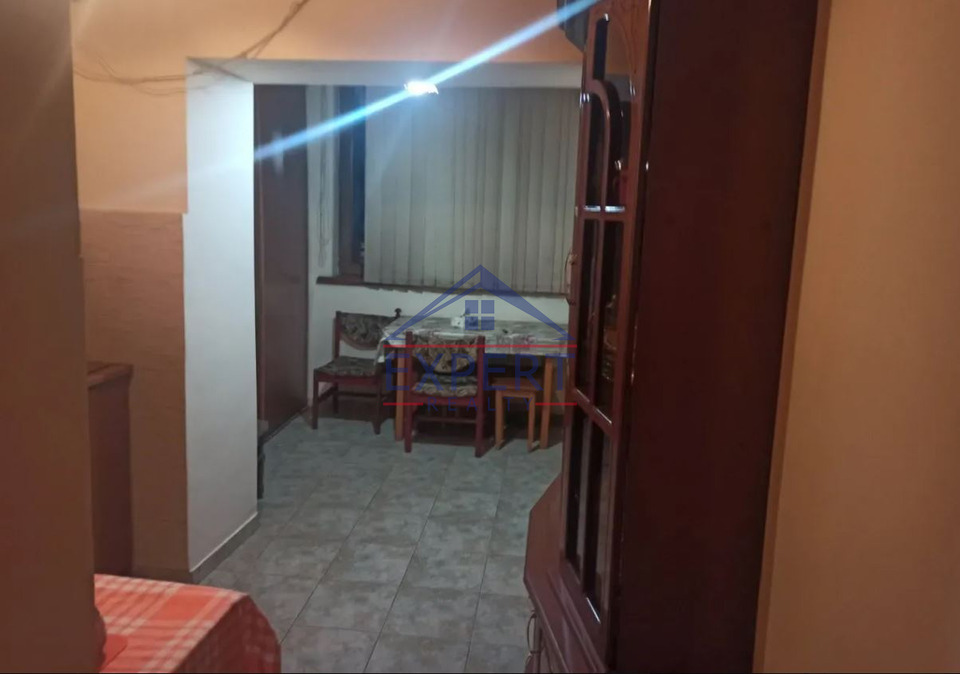 ԱՐԱԲԿԻՐ, ԿՈՄԻՏԱՍԻ ՊՈՂՈՏԱ, 3 ՍԵՆՅԱԿ