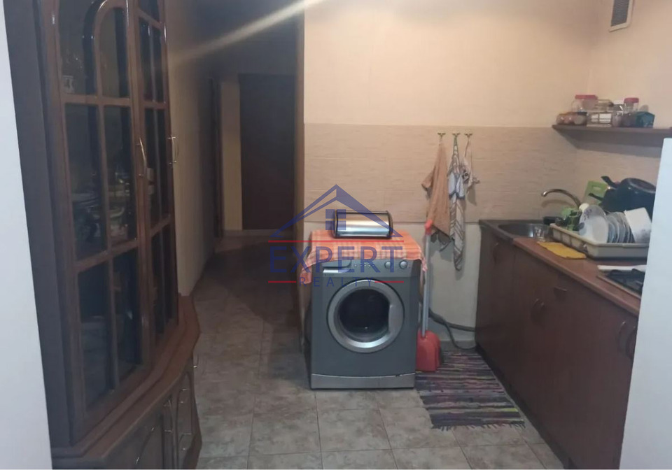 ԱՐԱԲԿԻՐ, ԿՈՄԻՏԱՍԻ ՊՈՂՈՏԱ, 3 ՍԵՆՅԱԿ