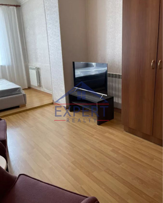 ԿԵՆՏՐՈՆ, ԴԵՐԵՆԻԿ ԴԵՄԻՐՃՅԱՆ ՓՈՂՈՑ, 1 ՍԵՆՅԱԿ